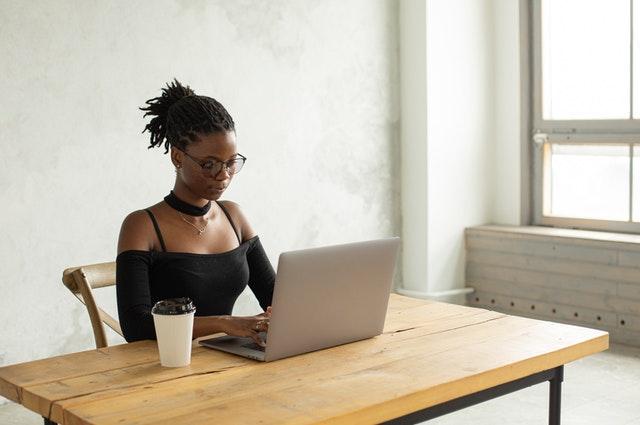 woman, laptop, online advertising